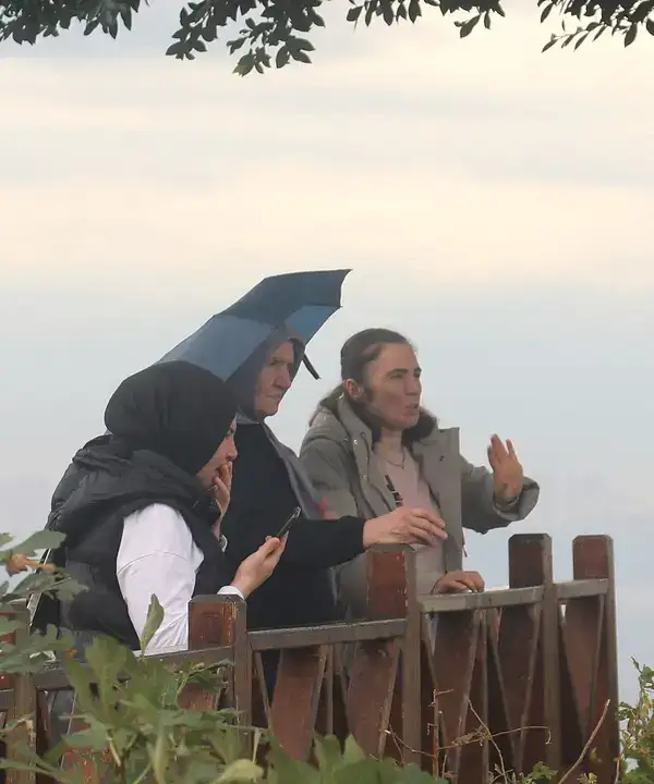 Antalya’da Yağış Etkili Oldu, Konyaaltı Sahili Boş Kaldı 6